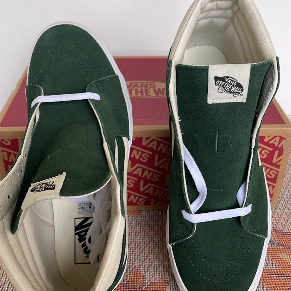 Vans Men’s Sk8-Hi Canvas/Suede Mountain Vie
VN0007NSBD6
Sneakers - Picture 12 of 16